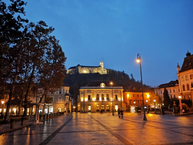 Kongresni_trg_Ljubljana.jpg Kongresni_trg_Ljubljana.jpg